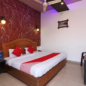 Oyo 80678 Shreenath Residency Hotel